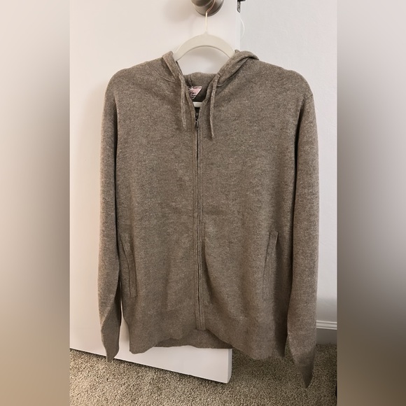 Men’s cashmere sweater